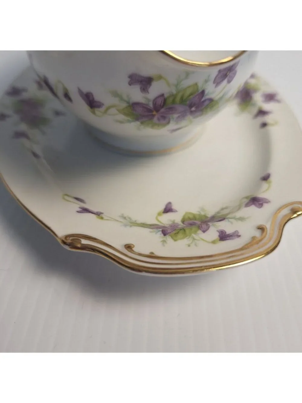 VTG WENTWORTH CHINA JAPAN PURPLE FLORAL GOLD TRIM GRAVY BOAT ATTACHED UNDERPLATE